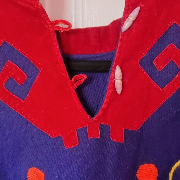 1970s Mexican Handmade Wool Poncho. - Picture 2 of 5